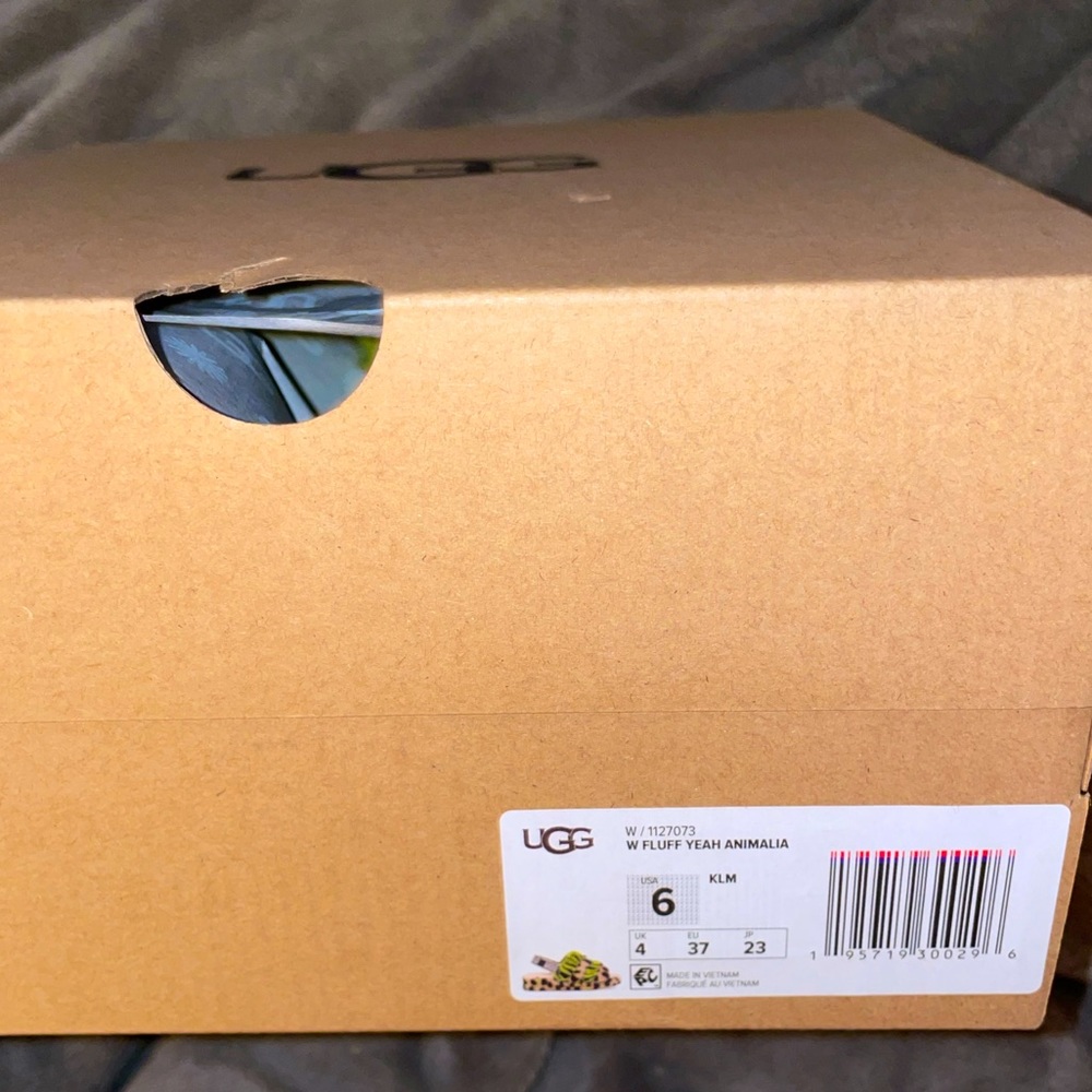 UGG Fluff Yeah Sandal BNIB - Picture 5 of 8